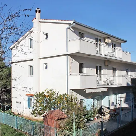 Apartment 5999c *
